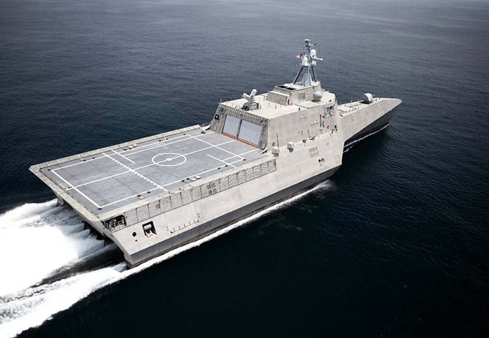 http://einarbb.blog.is/users/72/einarbb/img/uss_independence_2.jpg