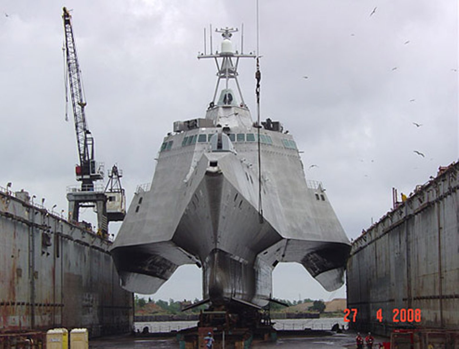 http://einarbb.blog.is/users/72/einarbb/img/uss_independence_3.jpg
